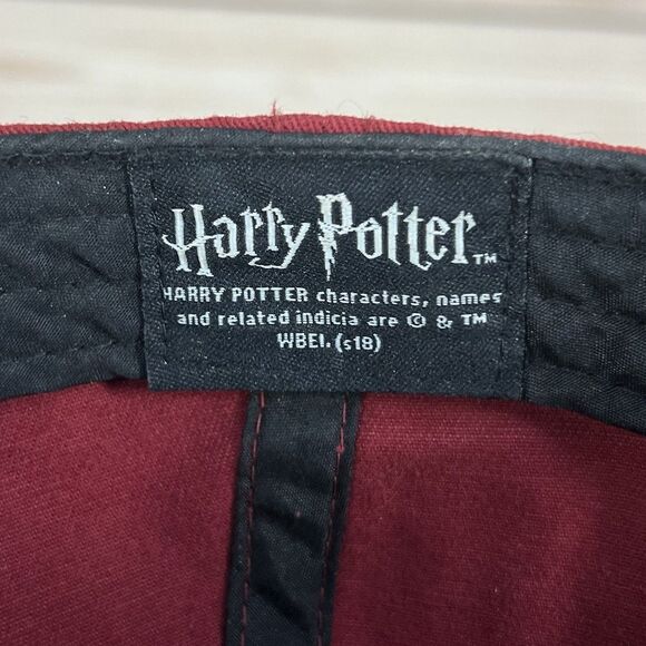Harry Potter HOGWARTS Alumni Hat Adult Strapback Cap Adjustable Maroon + Pins - Picture 6 of 15